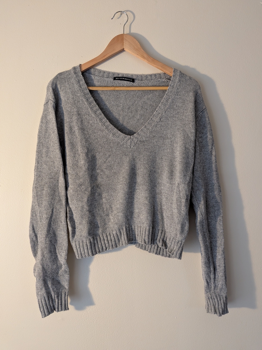 Brandy Melville Light Gray V-Neck Cropped Knit Sweater